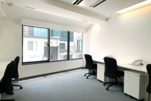 青山レンタルオフィスの5名用個室のイメージ