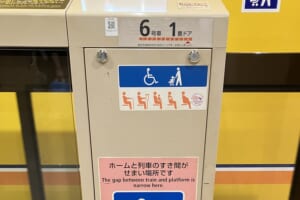 銀座線外苑前駅ホーム　
