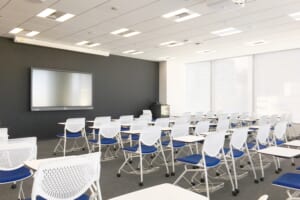 横浜貸し会議室セミナールーム　54名用①