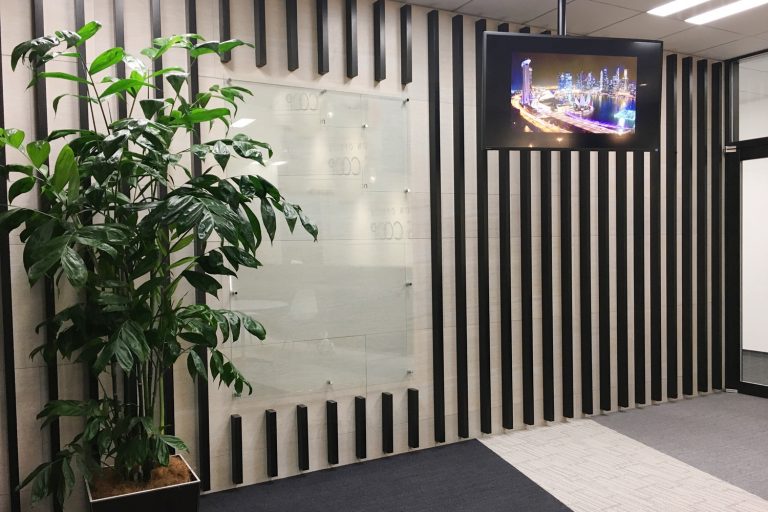 クロスコープ仙台オフィスの社名表記プレート