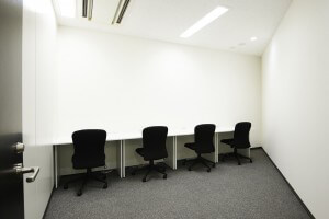 クロスコープ新宿SOUTHオフィスの4名用個室のイメージ