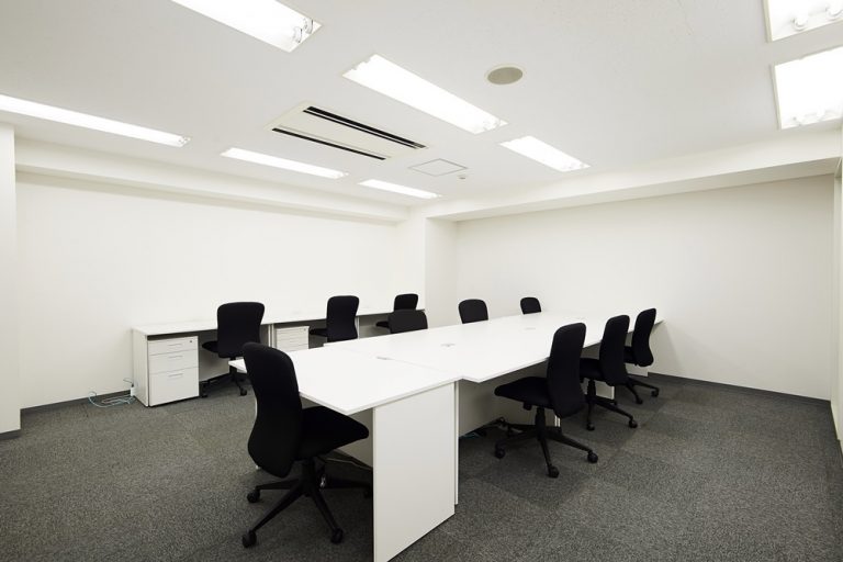 青山オフィスの10-12名用個室のイメージ