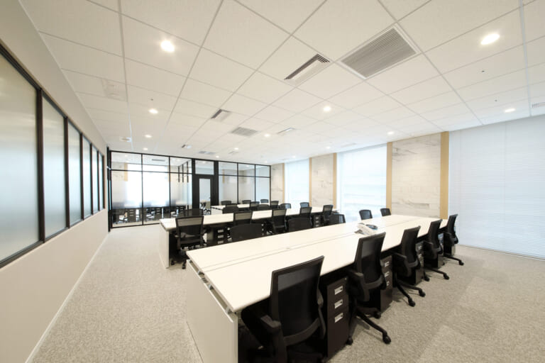 レンタルオフィス大阪本町のコワーキングスペース7