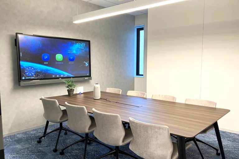 レンタルオフィスクロスコープ渋谷ネクストサイトの6名用の会議室イメージ