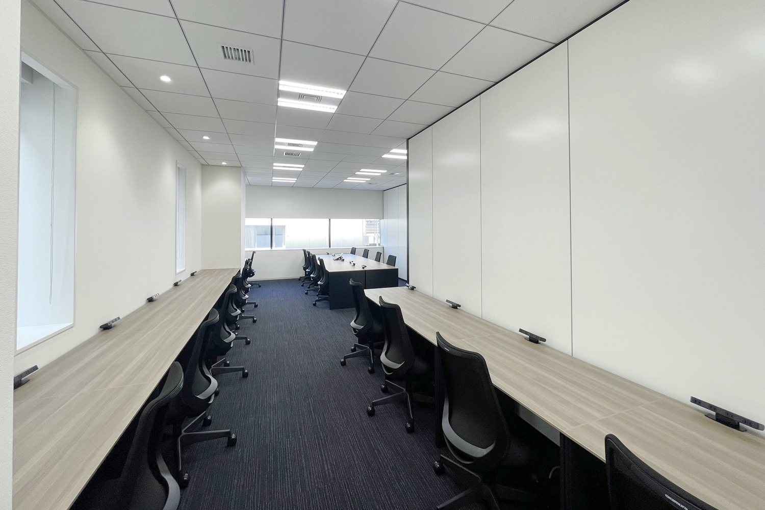 レンタルオフィスクロスコープ渋谷ネクストサイト34名用執務室