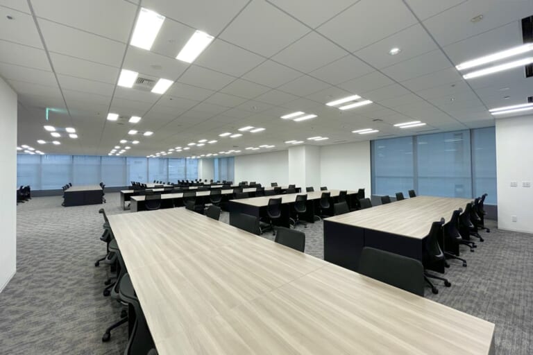 クロスコープ新橋オフィスの100名用執務室