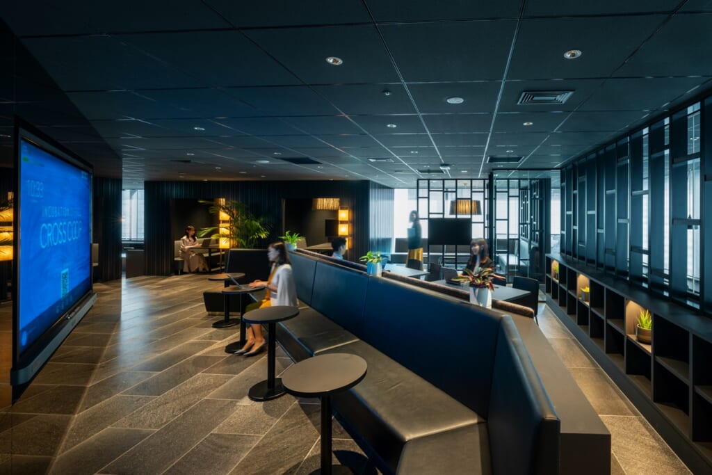 クロスコープ新橋ラウンジ利用シーン