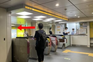 日本橋交差点改札　