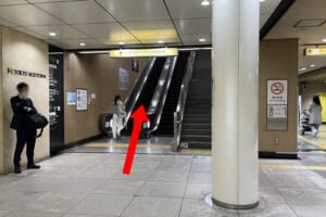 7番出口のエスカレーター