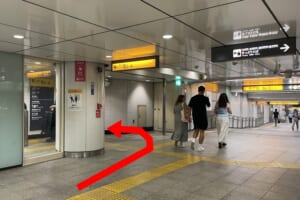 渋谷駅B3エスカレーター入口通路