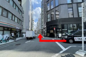 セブンイレブン前