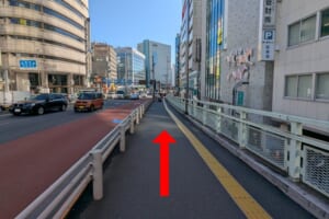 甲州街道沿い歩道