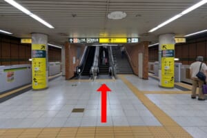 都営新宿線新宿三丁目駅ホーム　