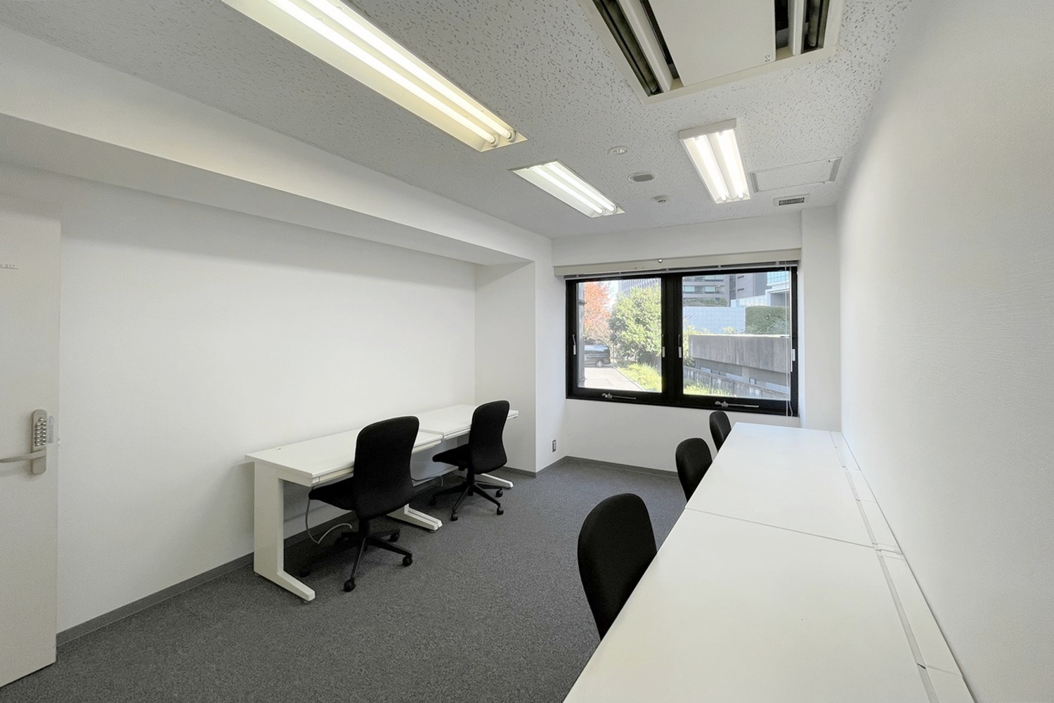 青山レンタルオフィスの5名個室