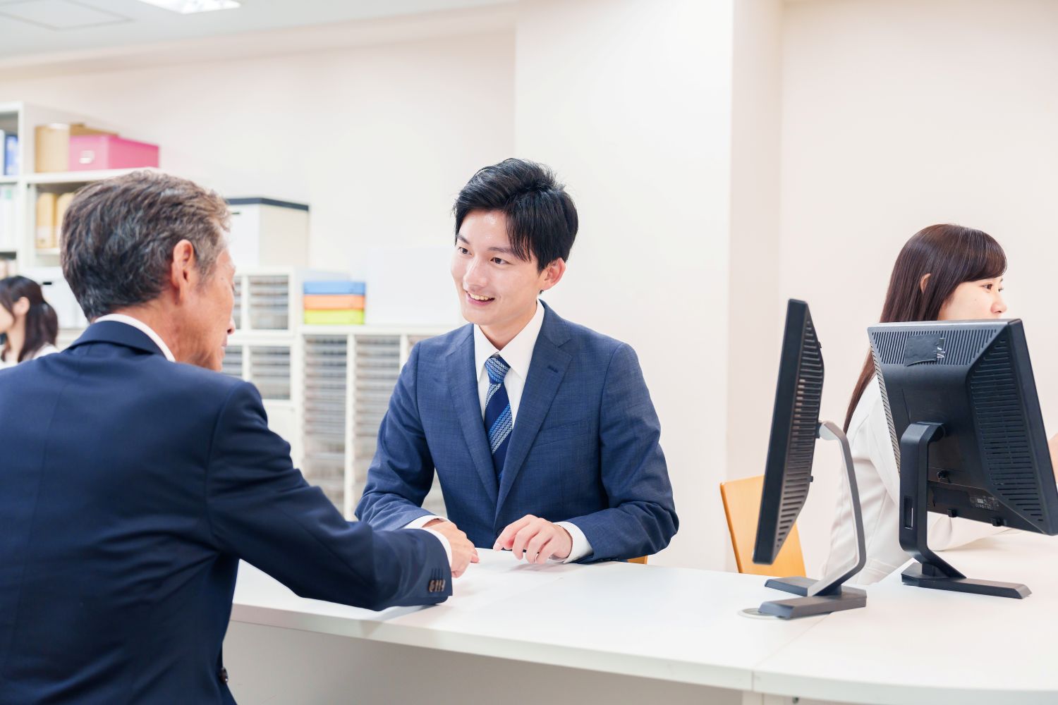 バーチャルオフィスは副業に活用できる？メリットや注意点、選び方を解説