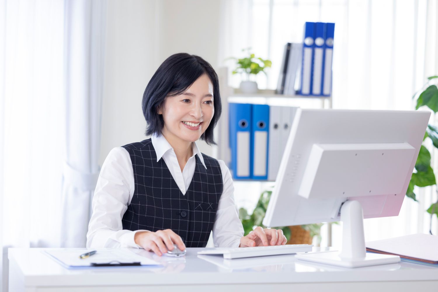 バーチャルオフィスは副業に活用できる？メリットや注意点、選び方を解説