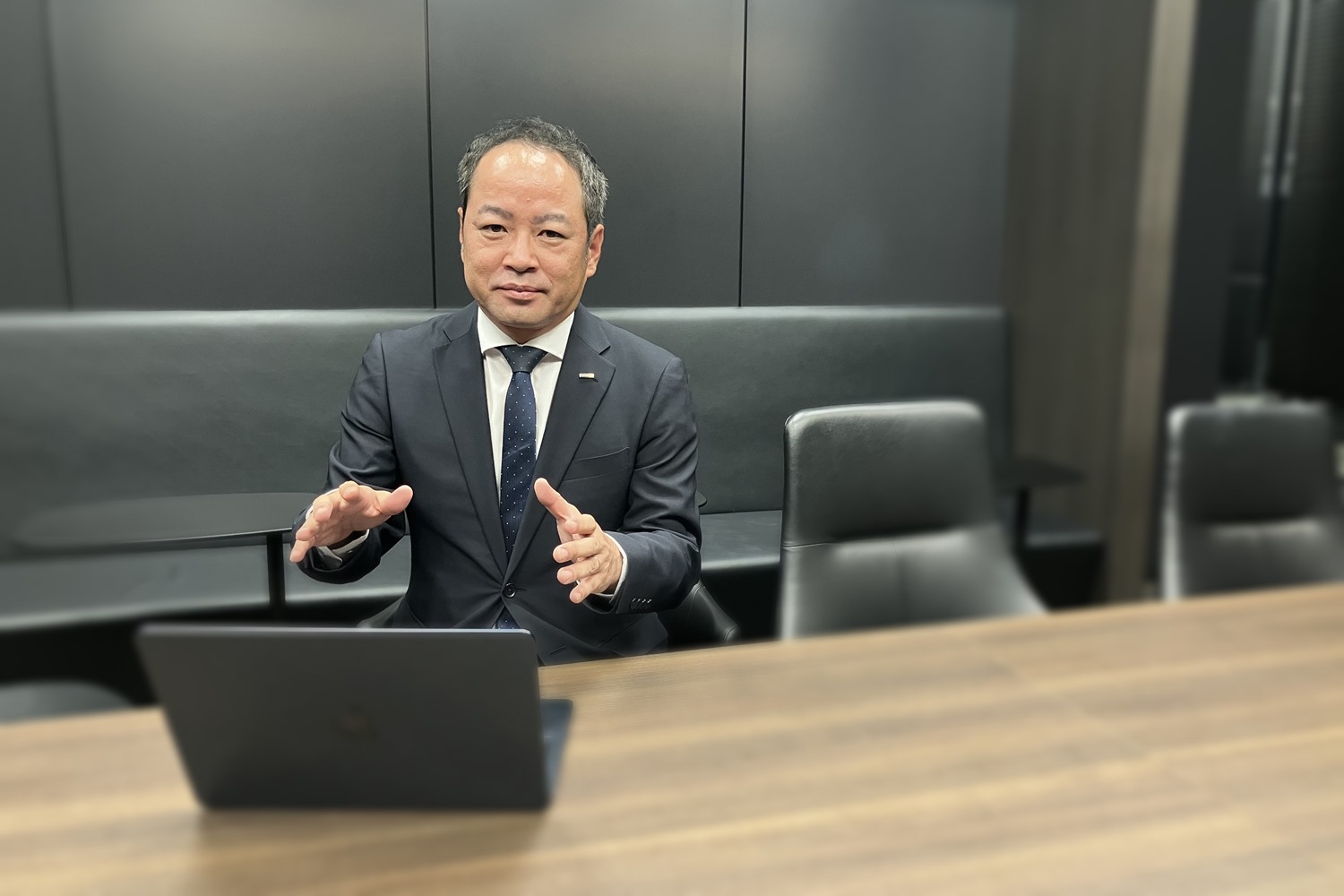 新橋のレンタルオフィス活用事例 | 株式会社ゼネックコミュニケーション様インタビューシーン