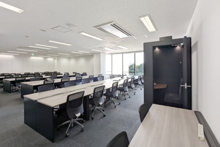 新宿レンタルオフィスの57名用個室のイメージ