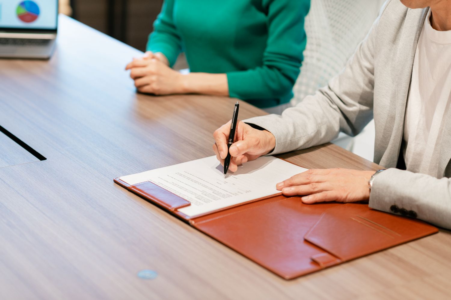 レンタルオフィスの契約形態｜賃貸オフィスとの違い・契約の流れも
