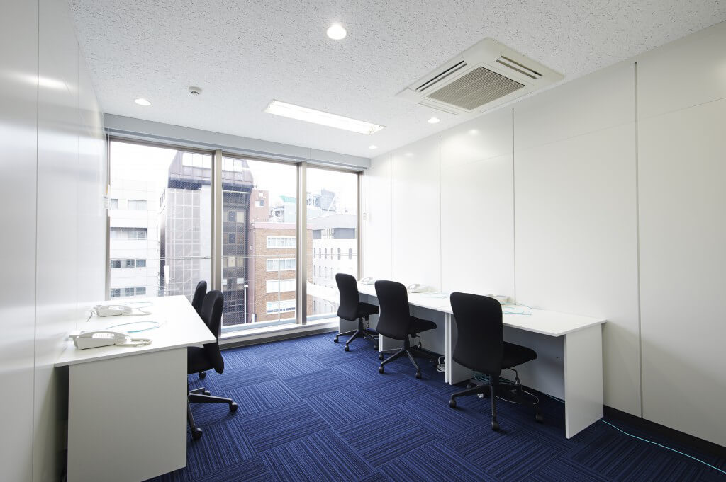 六本木オフィスの6名用個室オフィス［窓あり］のイメージ