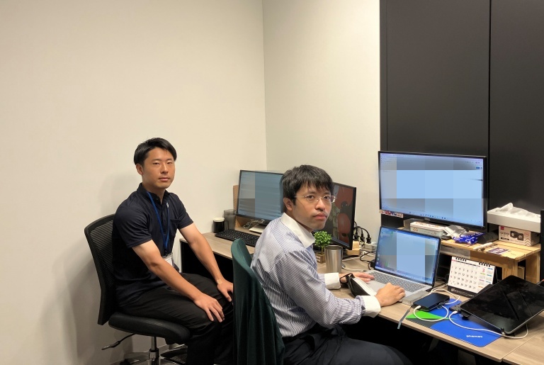 レンタルオフィス新橋 SEVEN&EIGHT HOLDINGS様 執務室にて