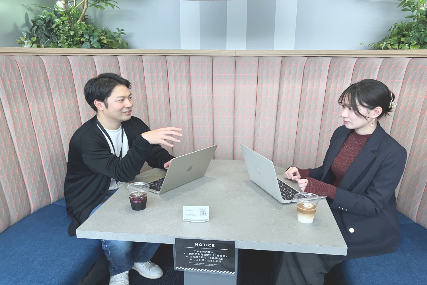 日常業務を行うオープンスペース。明るく開放的な環境が、前向きなチームワークを生み出します。